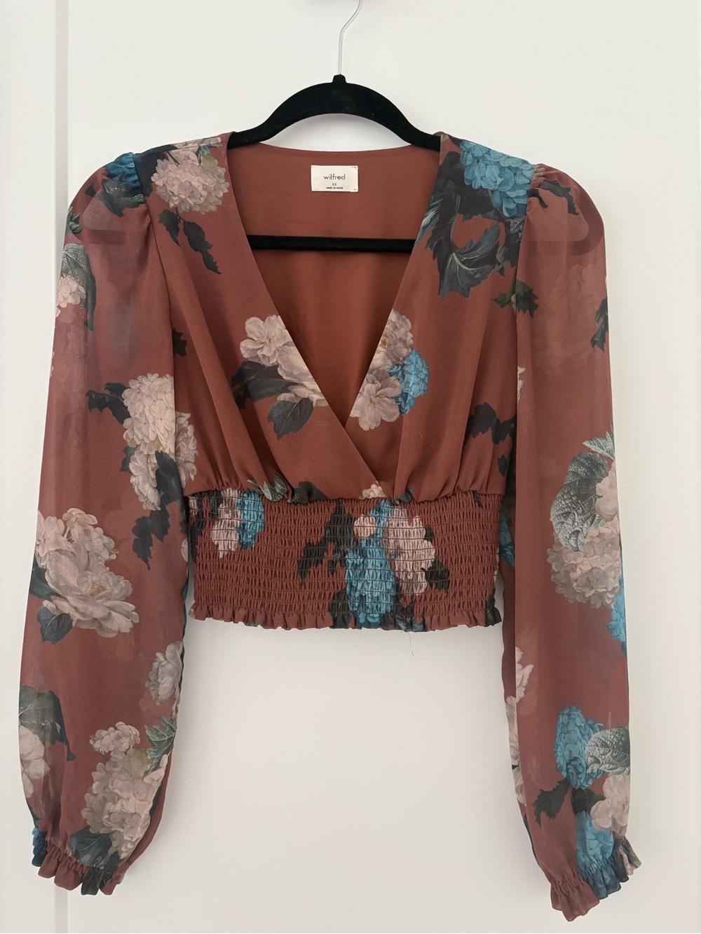 Wilfred Rust Floral Smocked-Waist V-Neck Crop Top